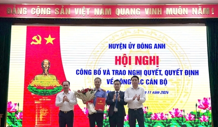 Đồng chí Hoàng Lê Thông – Bí thư chi bộ, Viện trưởng Viện KSND huyện...